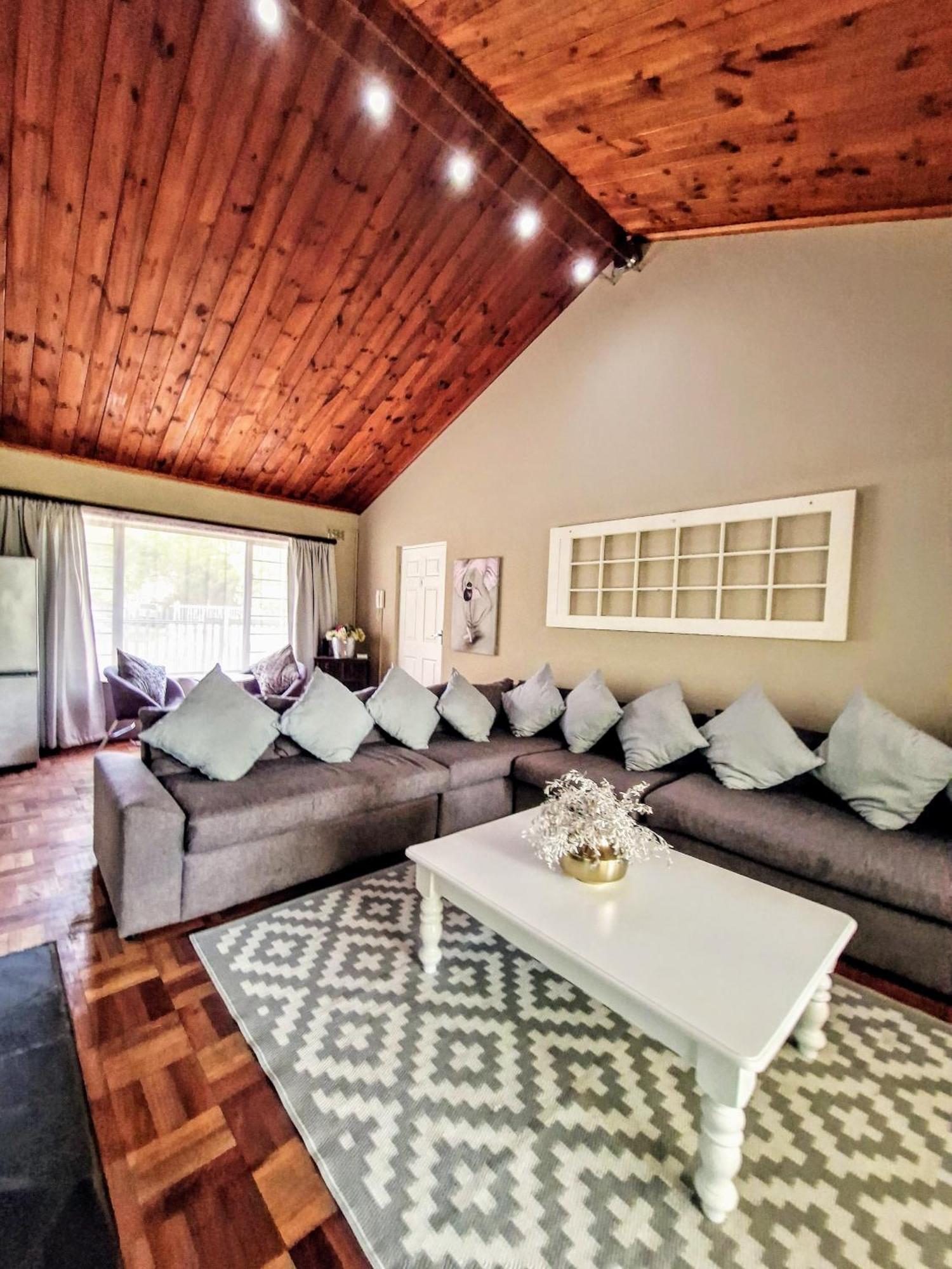 9 on Drommedaris Hotell Stellenbosch Exteriör bild